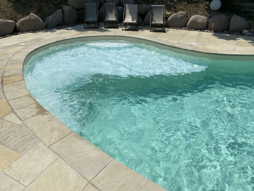 piscina interrata con idromassaggio a firenze