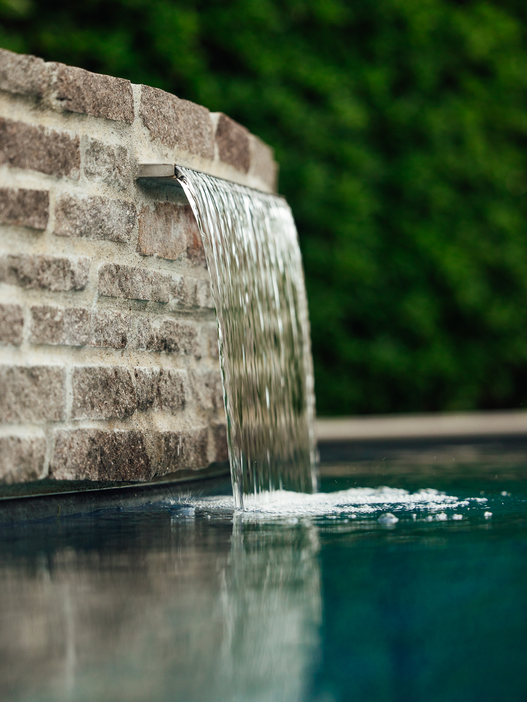 cascata in una piscina dt prime